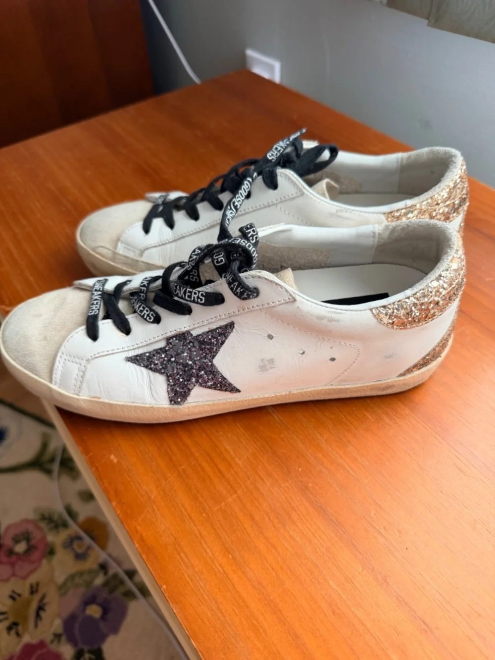 Golden Goose Women Superstar Low Top Sneakers - Picture 10 of 11